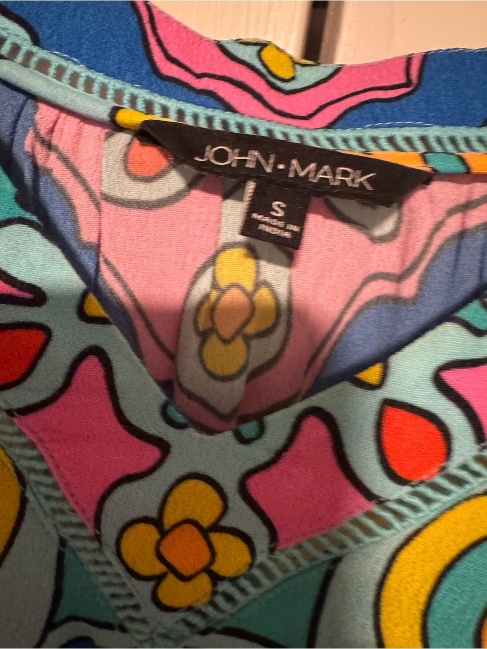 John Mark Geometric Floral Medallion Tunic Blouse Size Small EUC - Picture 4 of 4